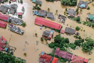 DPWH chief orders swift completion of stalled dike projects in Bulacan 1