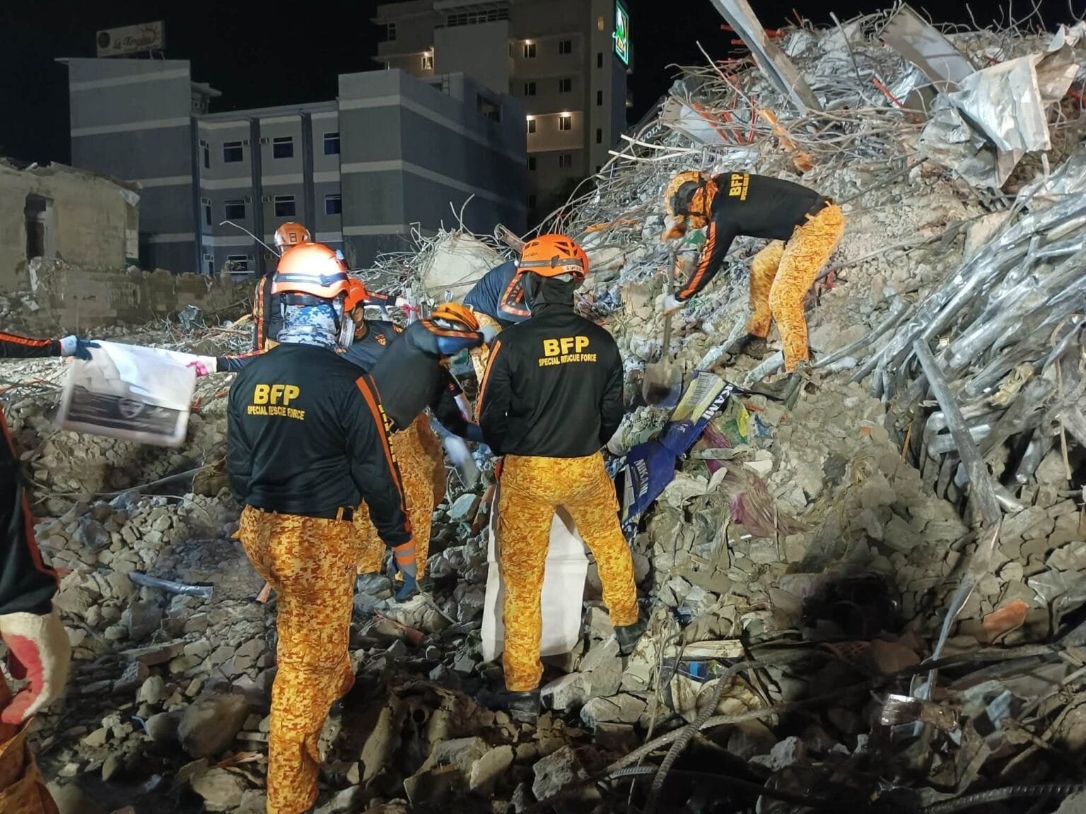 Death Toll in Angeles Building Collapse Rises to 28 as Search Teams Recover Another Victim